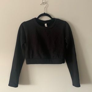 Cropped black Alo crew neck 🖤🖤